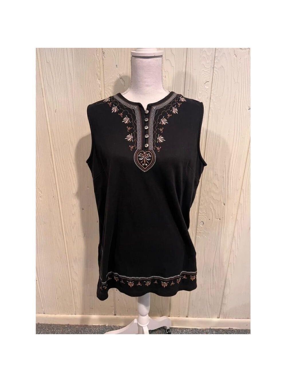 Two Twenty Collection Embroidered Tank Top Black Medium